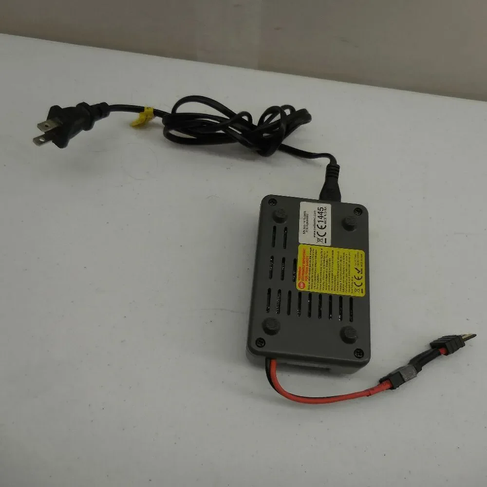 Radient Recoil NiCd/NiMH AC Peak Detection‎ Charger RC Cars Trucks Traxxas LED